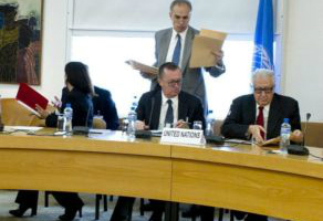 Brahimi (D), mediador da ONU para o conflito na Síria, se reuniu com americanos e russo em Genebra