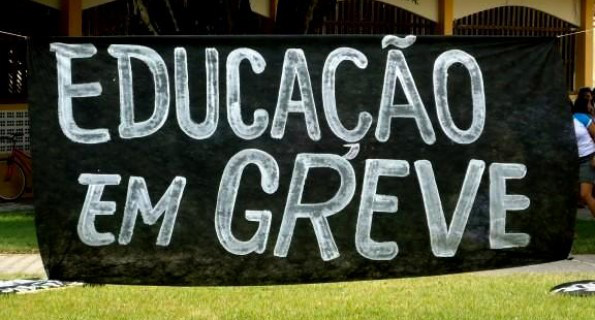Greve dos professores das universidades federais complica calendário de aulas Greve dos professores das universidades federais complica calendário de aulas