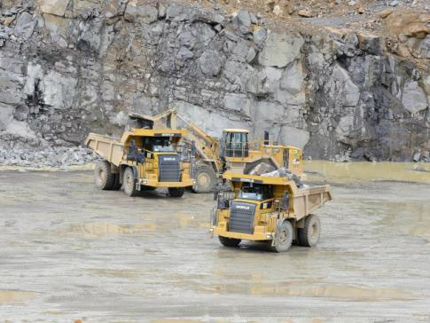 No final desta sexta-feira, estão reunidos os ministros da Justiça, José Eduardo Cardozo, da Casa Civil, Gleisi Hoffmann, e da Secretaria-Geral da Presidência, Gilberto Carvalho. Também participam o Advogado-geral da União, Luiz Inácio Adams, e o presidente da Empresa Brasileira de Pesquisa Agropecuária (Embrapa), Maurício Lopes (Agência Brasil)