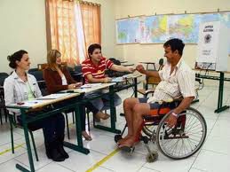 Mais de 148 mil eleitores com deficiência pediram atendimento especial ao TSE Mais de 148 mil eleitores com deficiência pediram atendimento especial ao TSE