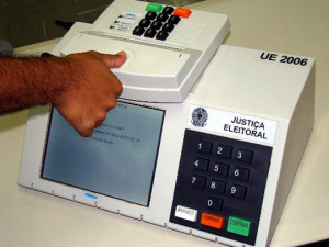 Brasil deve universalizar votação em urnas biométricas nas eleições de 2018