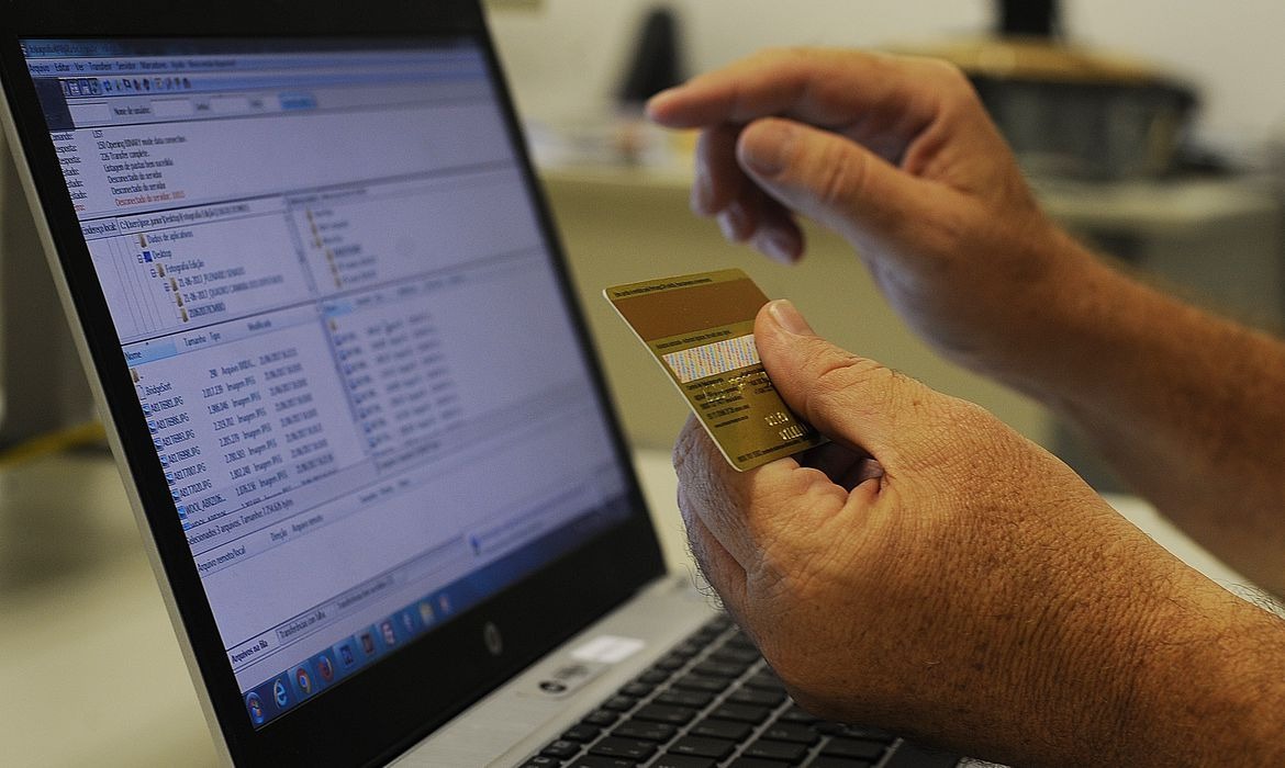 Um em cada 4 brasileiros não tem acesso à internet, mostra pesquisa © Marcello Casal jr/Agência Brasil