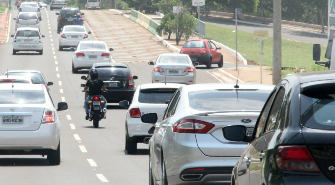 Licenciamento de veículos com placas final 4 e 5 vencem nesta quinta-feira