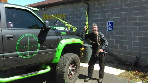 John Cramsey é dono de uma empresa de treinamento para uso de armas na Pensilvânia