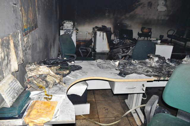 Quadrilha invade e incendeia sede do Detran em Aral Moreira