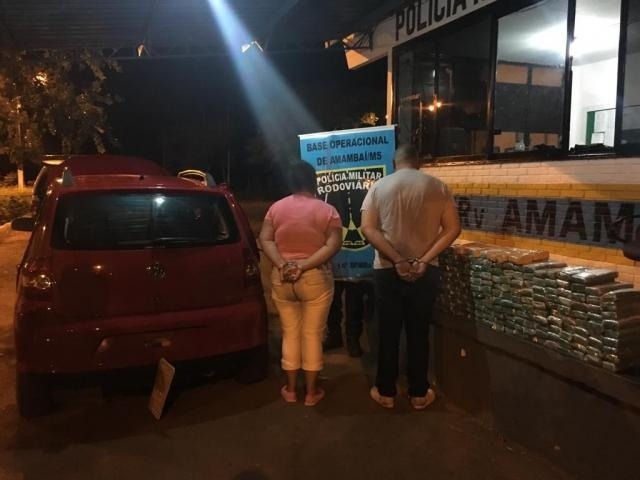 Casal erra data de casamento e acaba preso com 124 quilos de maconha Casal transportava 124 quilos de maconha (Foto: Divulgação)
