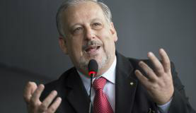 Ministro defende regulação socioeconômica das comunicações no Brasil