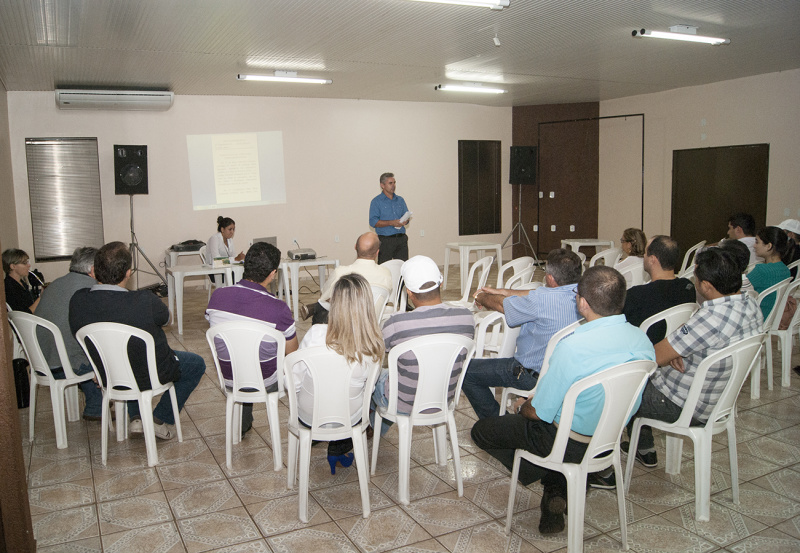 Reunião sobre regulamentação de feiras amambaienses foi realizada pela ACIA Foram discutidas ações para a fiscalização de feiras realizadas no município / Foto: Divulgação