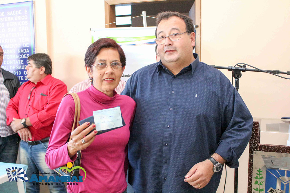 Mais de 130 óculos de grau foram entregues pela Prefeitura Municipal em Amambai O prefeito de Amambai, Dr. Bandeira participou da entrega dos óculos / Foto: Decom