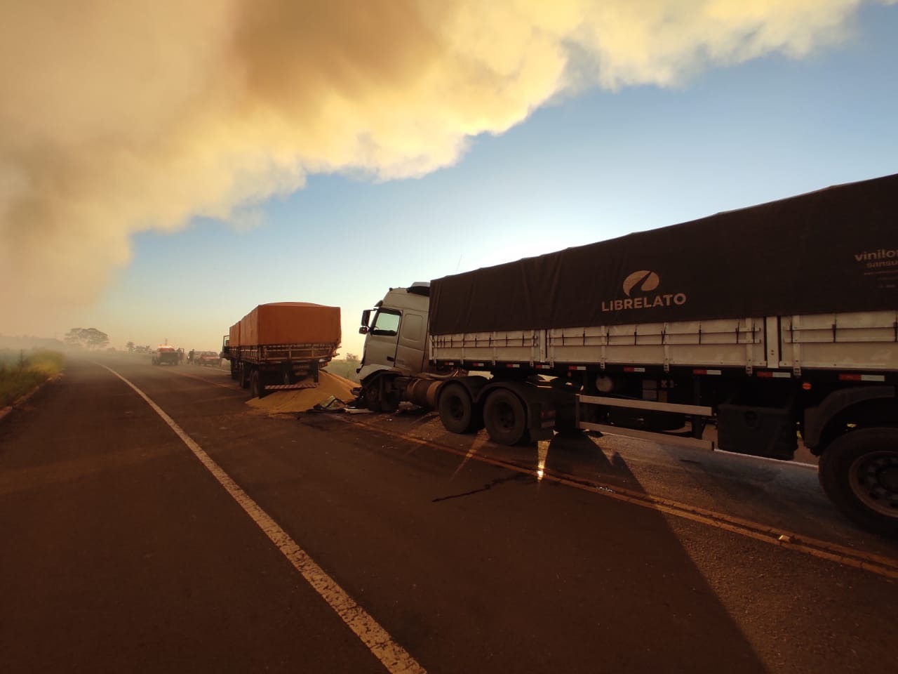 Incêndio de grande proporção atinge pastagem e há suspeita que possa ser crime Incêndio de grande proporção atinge pastagem e há suspeita que possa ser crime