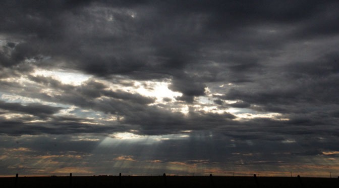 Semana começa com céu parcialmente nublado e pancadas de chuva em MS