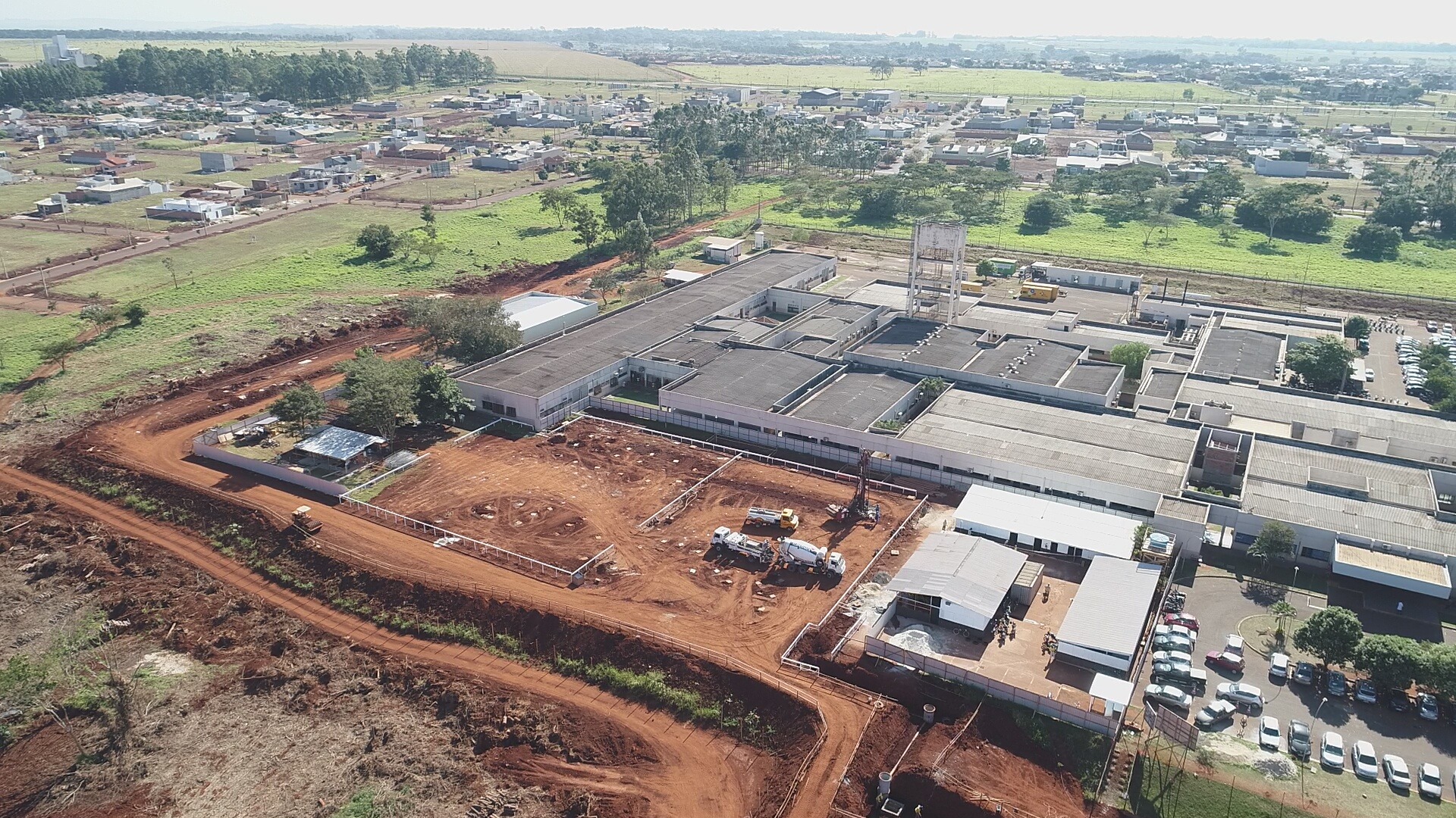 Obras de terraplanagem estão aceleradas no canteiro de obras do futuro Hospital da Mulher e da Criança, anexo ao HU.