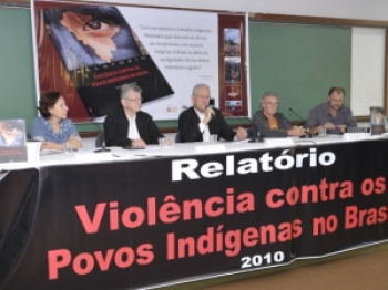 Aumentam invasões e desmatamento em reservas indígenas de Mato Grosso e d Aumentam invasões e desmatamento em reservas indígenas de Mato Grosso e d