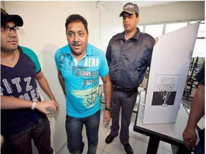 Francisco Everardo Oliveira Silva, o Tiririca, que votou sem sua fantasia no domingo, diz que não esperava tanta repercussão. Agora seu mandato pode ser impugnado.