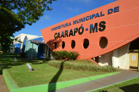 Crise leva prefeito decretar férias coletivas em Caarapó