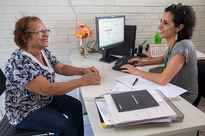 Idosos que recebem o BPC devem estar inscritos no Cadastro Único até dezembro Cadastramento pode ser feito pelo próprio idoso ou responsável com mais de 16 anos