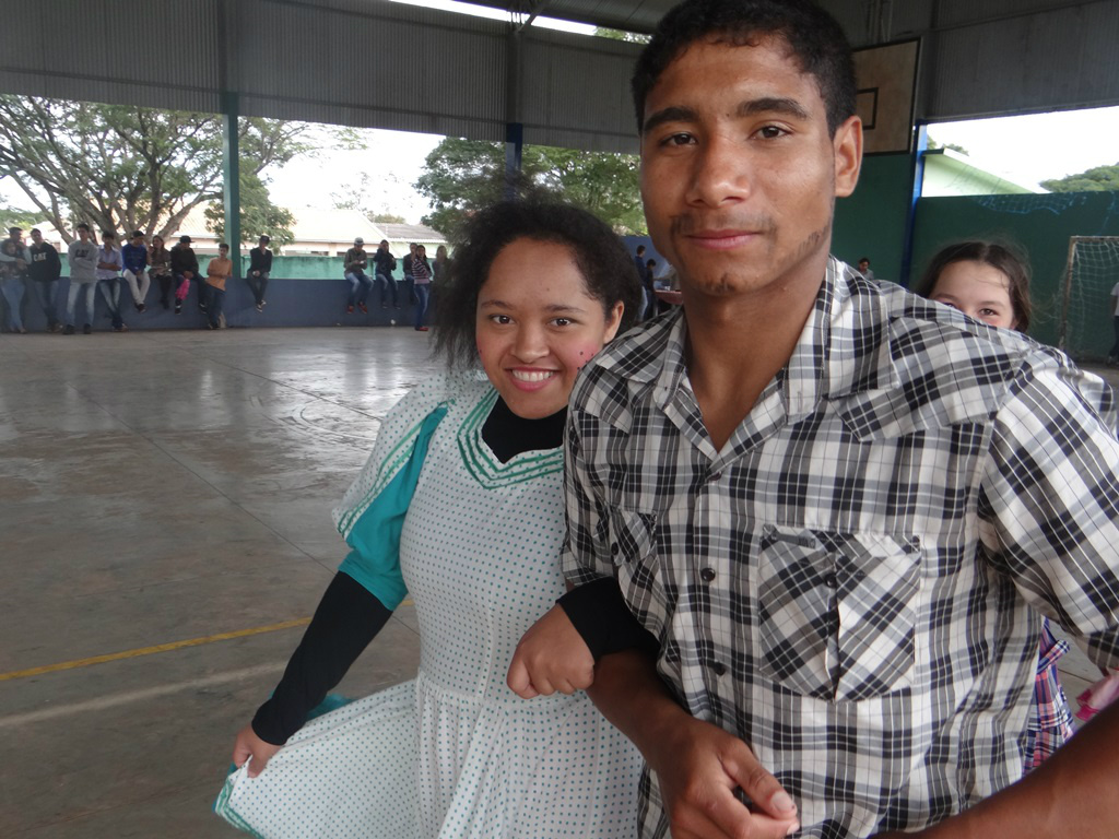 Alunos de todas as idades, do ensino regular e da EJA – Educação de Jovens e Adultos, dançaram a quadrilha.