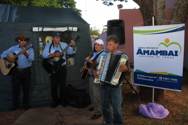 Encenação teatral chama atenção na praça Coronel Valêncio de Brum, em Amambai Musicos amambaienses animaram as comemorações pela passagem do Dia da Mulher / Foto: Assessoria