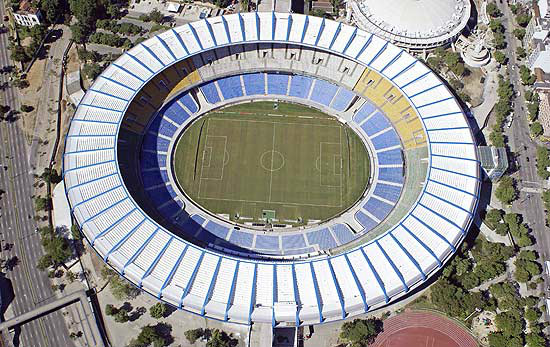 Torcedores chegam para o jogo entre as seleções do Brasil e da Inglaterra Torcedores chegam para o jogo entre as seleções do Brasil e da Inglaterra