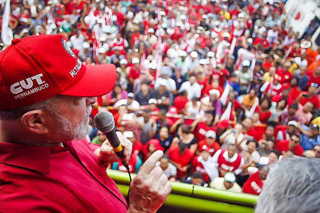 “Governo está vendendo o país como se fosse representante imobiliário”, diz Lula Ex-presidente criticou medidas de Michel Temer e defendeu retomada do crescimento econômico / Foto: Mídia Ninja