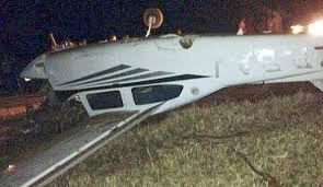 Avião cai na fronteira da Colômbia com o Brasil e deixa um morto e dois feridos Avião cai na fronteira da Colômbia com o Brasil e deixa um morto e dois feridos
