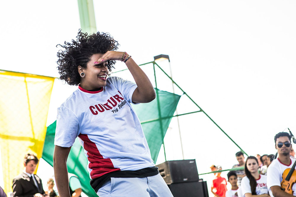  No lançamento do CEU de Anápolis, no Goiás, jovens fazem apresentações artísticas. (Foto de Gustavo Serrate)
