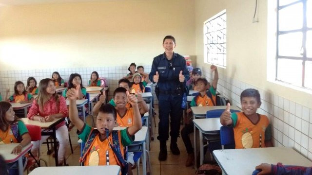 Turma da aldeia Guasuti, no município de Aral Moreira. (Foto: Arquivo Pessoal)