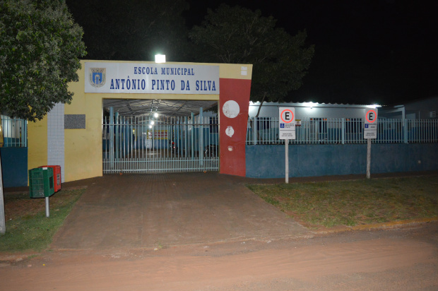 Vereador Darci quer melhorias nas instalações da EM Antônio Pinto da Silva, localizada na vila Pimentel / Foto: Moreira Produções