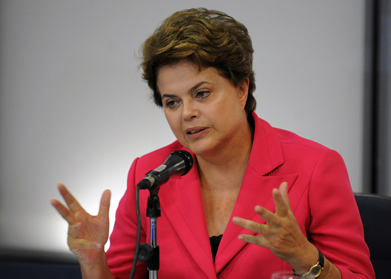 Dilma reafirma compromisso com população afetada pela tragédia no rio Doce Dilma reafirma compromisso com população afetada pela tragédia no rio Doce