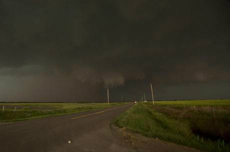 Ventos chegaram a 145 km/h, e houve chuva de granizoREUTERS/Richard Rowe