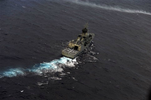 Busca submarina por avião da Malásia pode levar dois meses