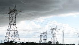 Para especialistas, mudança na Eletrobras vai aumentar tarifa e melhorar gestão A Eletrobras é a maior empresa de transmissão de energia, com quase metade das linhas de transmissão do paísImagem de Arquivo/Agência Brasil