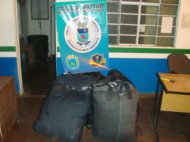 PMA apreende 160 kg de roupas contrabandeadas