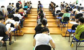 Brasil investe mais no ensino superior do que no básico