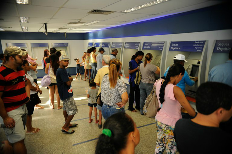 Saques do 1º lote de contas inativas começam hoje (10) Agências da Caixa estarão abertas no sábado (11) para auxiliar na liberação do FGTSFoto: Divulgação