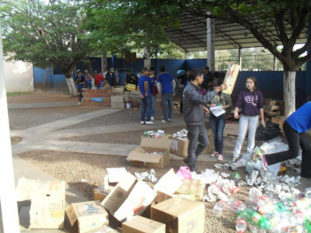 Cooperativismo é exemplo em escola de Amambai Projeto Sucata e reciclagem, da Cooper Art.