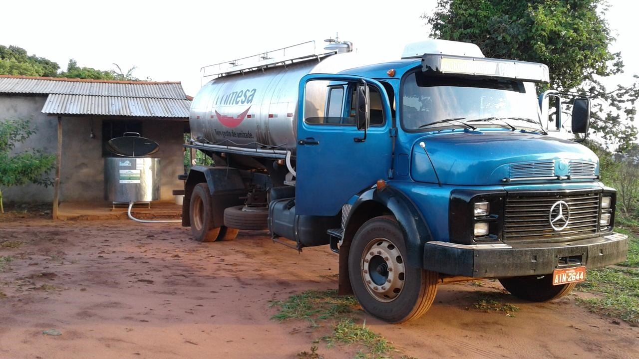 Empresa amambaiense coleta leite de produtores em Amambai, Paranhos e Sapucaia Caminhões tanques recolhem diariamente leite nos pontos de coleta e nas propriedades rurais / Foto: Divulgação