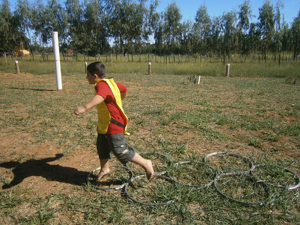 Diversas atividades são realizadas para aprimoramento da capacidade motora das crianças / Foto: Divulgação