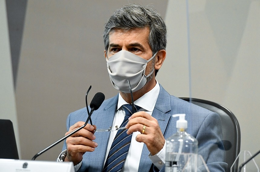 Teich afirma que deixou cargo por falta de autonomia e divergência em cloroquina Nelson Teich, que foi ministro da Saúde no governo Bolsonaro por menos de um mês, prestou depoimento na CPI da Pandemia nesta quarta / Foto: Jefferson Rudy/Agência Senado