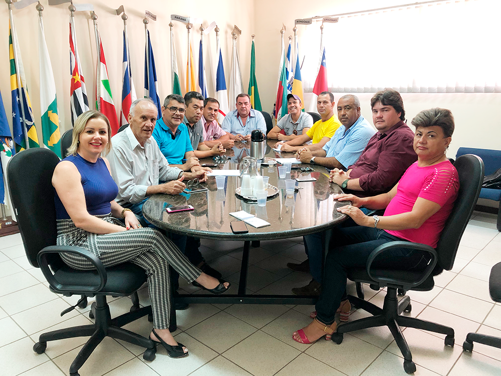 1° Sessão da Câmara de Amambai acontece na próxima segunda (4) Vereadores se reuniram nesta quarta-feira, dia 30, para discutir início dos trabalhos legislativos de 2019 / Foto: Assessoria