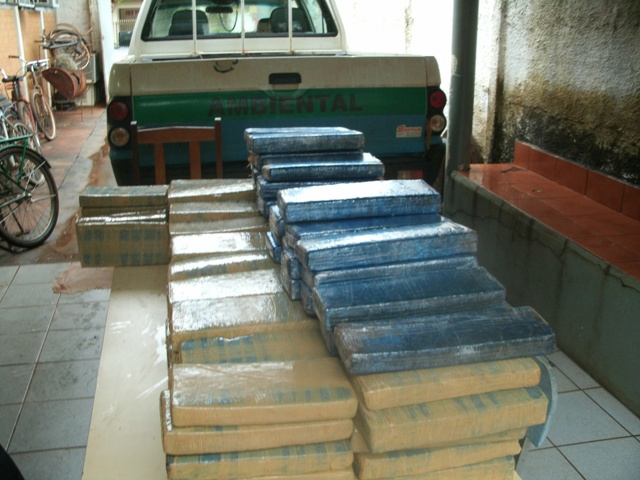 PMA prende três traficantes e apreendem 155 kg de maconha
