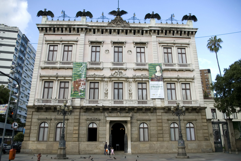 Ônibus gratuitos levam visitantes a 11 museus em comemoração aos 450 anos do Rio
