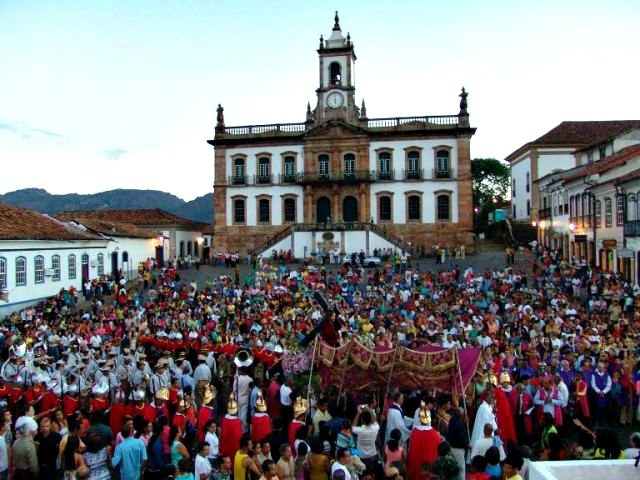 Cidade de Ouro Preto (MG) representando a crucificação de Cristo (Divulgação/Governo de Minas Gerais)