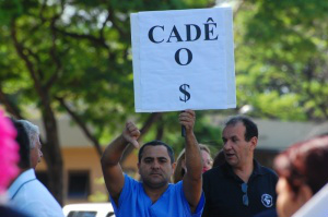 Trabalhadores aprovam greve por tempo indeterminado no HU de Campo Grande Trabalhadores aprovam greve por tempo indeterminado no HU de Campo Grande