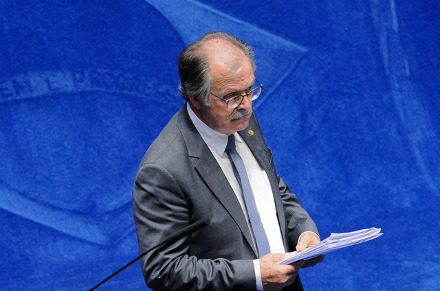 Municípios pequenos poderão contratar concessionária de energia sem licitação Dalírio Beber, autor do projeto