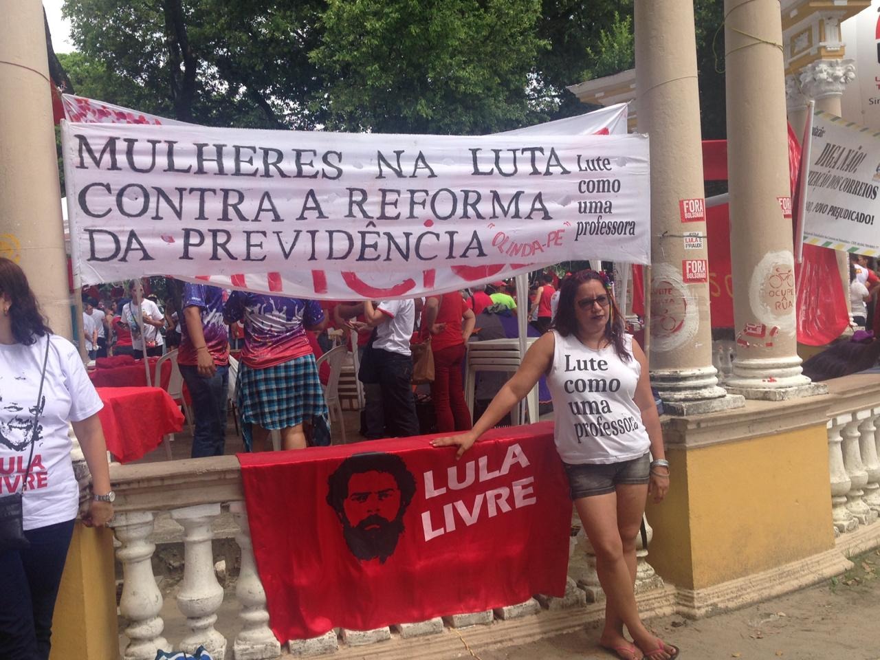 Mulheres foram protagonistas das manifestações na Praça do Derby. (Foto: Brasil de Fato Pernambuco)