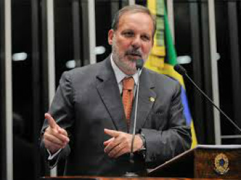 Real desvalorizado abre espaço para produtos brasileiros, diz ministro Ministro do Desenvolvimento, Indústria e Comércio Exterior, Armando Monteiro / Foto: Divulgação