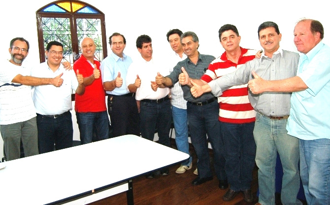 O comitê suprapartidário pró Serra já está com suas portas abertas na rua Euclides da Cunha, 1848, em Campo Grande. Vereadores, lideranças, assessores de parlamentares e voluntários estão organizando a inauguração que acontecerá nesta quinta-feira, dia 7, as 18 horas.