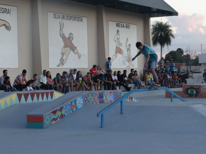Pista de Skate Wagner Bampi Paixão foi inaugurada neste final de semana Prefeito, vereadores, secretários, familiares e skatistas participaram do evento / Foto: Moreira Produções