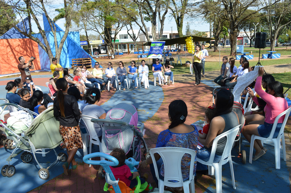 Em Amambai, 2º Mamaço ressaltou a importância do aleitamento materno Mães participaram de uma roda de conversa com profissionais da saúde / Foto: Moreira Produções